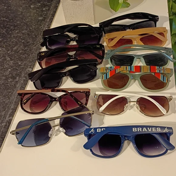 Women’s Sunglasses Assorted Colors - Stylish Fashion Shades - Picture 5 of 10